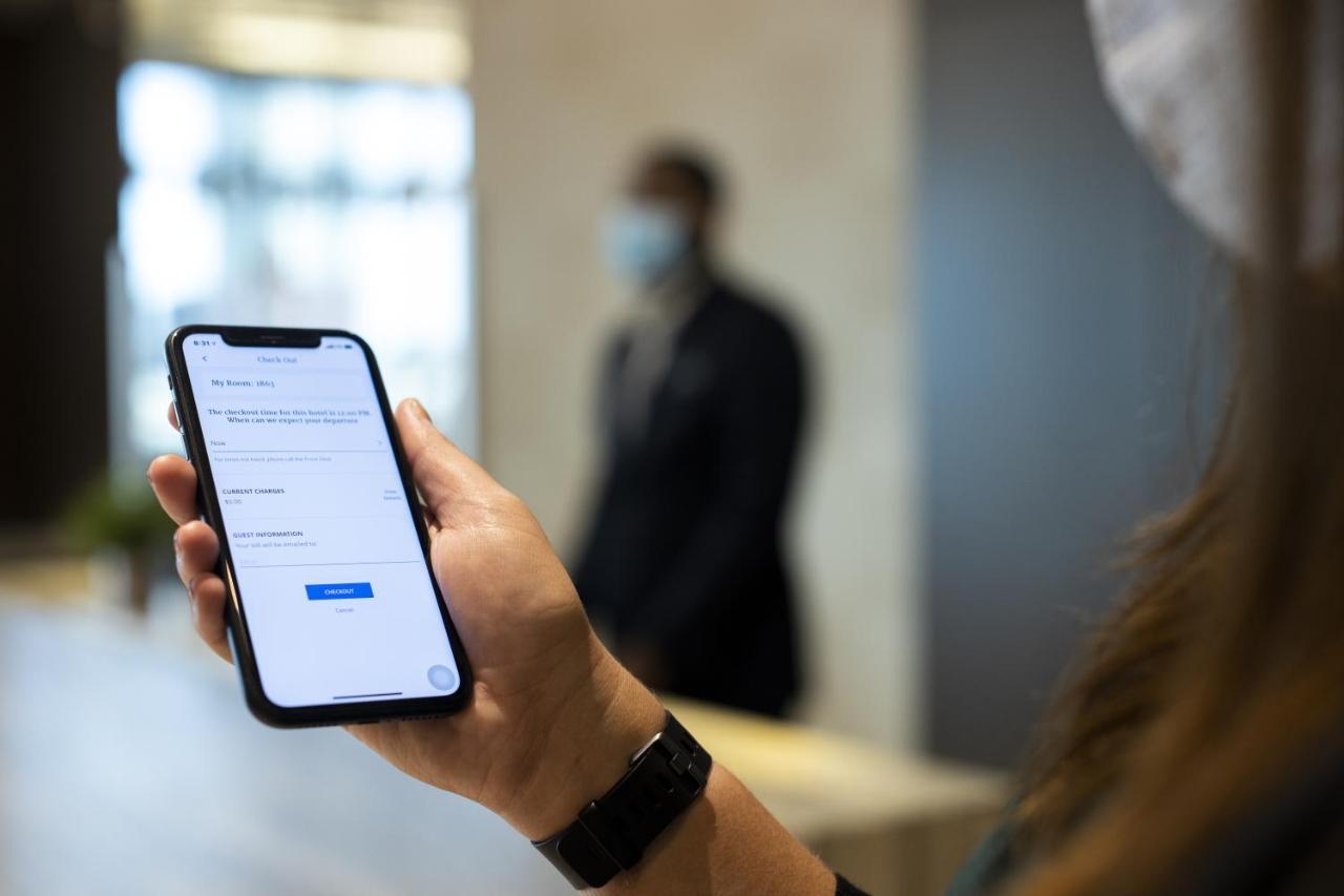Hyatt Centric Janakpuri New Delhi Otel Dış mekan fotoğraf A person checking in with the contact-tracing app Luca