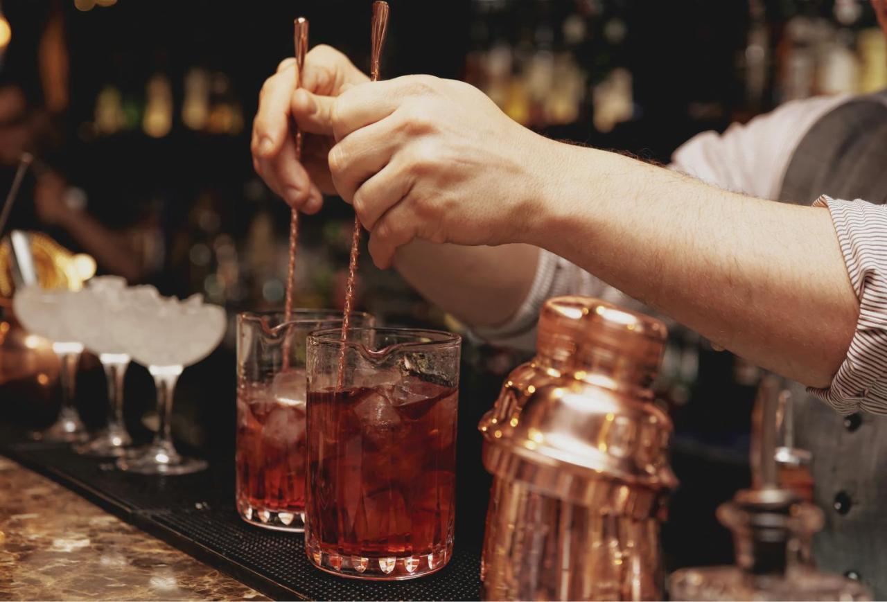 Hyatt Centric Janakpuri New Delhi Otel Dış mekan fotoğraf A bartender stirring a Negroni