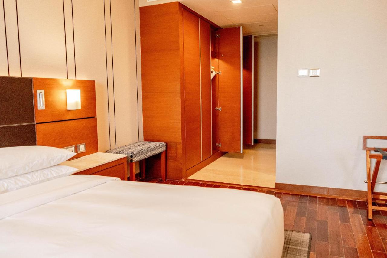 Hyatt Centric Janakpuri New Delhi Otel Dış mekan fotoğraf A room at the hotel