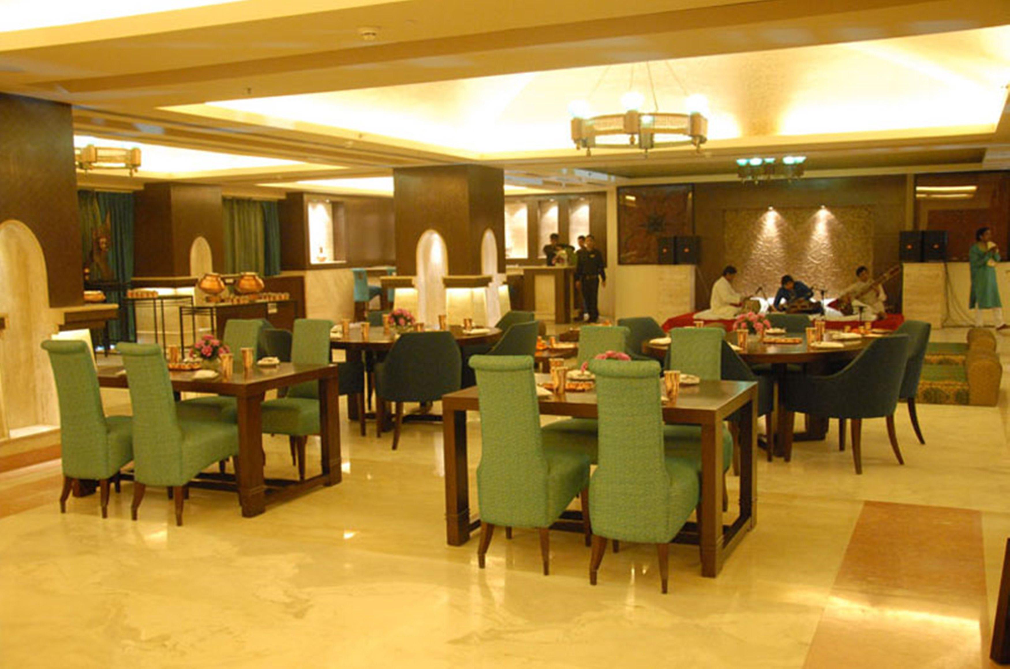 Hyatt Centric Janakpuri New Delhi Otel Dış mekan fotoğraf The restaurant