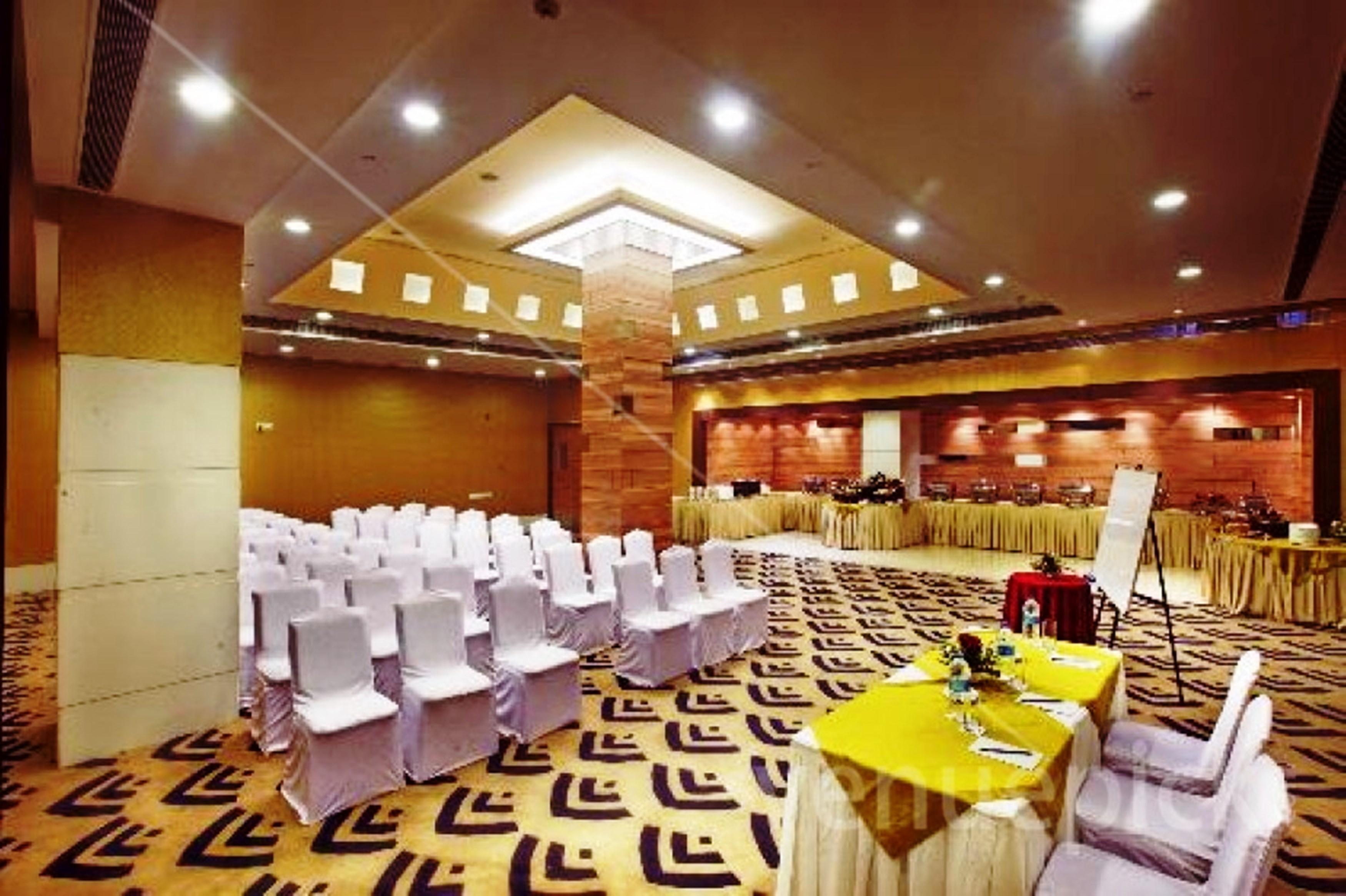 Hyatt Centric Janakpuri New Delhi Otel Dış mekan fotoğraf The Royal